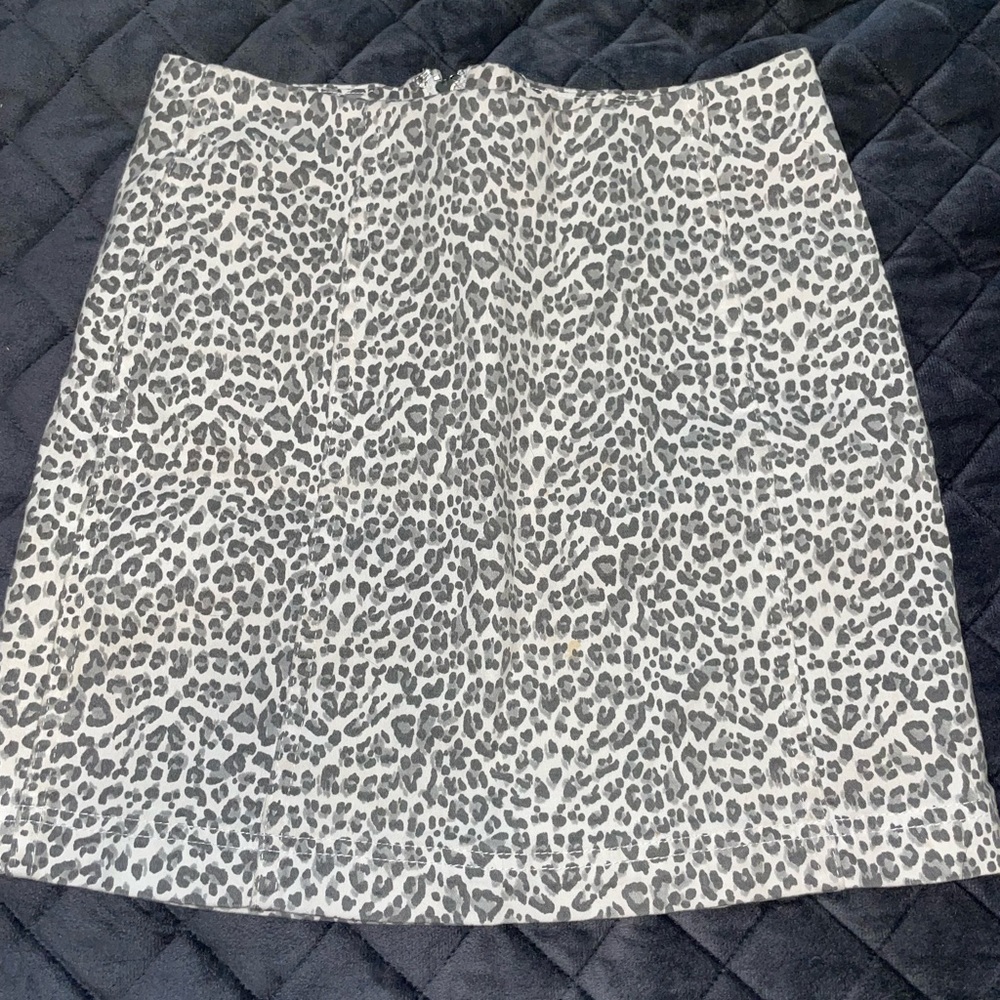 Grey cheetah print mini skirt